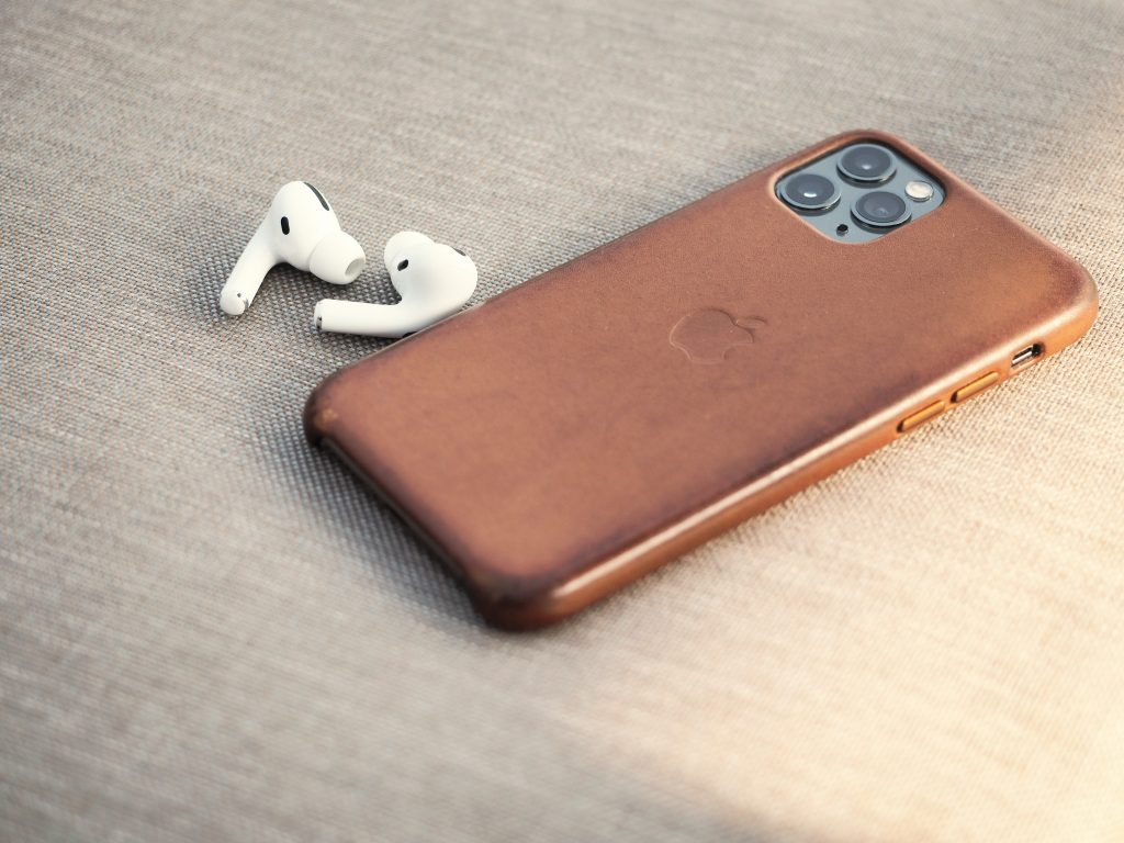 Which Is Better, Leather Cases Or Silicone Cases? | Mobile Shark Blog